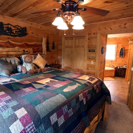 Deer Run Cabin - Private Hot tub, Loft / Game Room, 1 Mile to Thunder Ridge