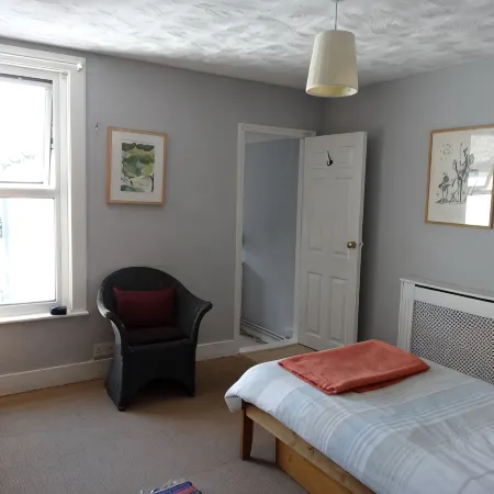 Two minutes from beach. Cosy pet-friendly cottage in cool location with garden. Hotels in Whitstable