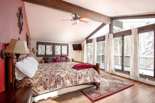 Massive Killington Mountain Lodge - Hot Tub + Sauna + Close to Killington & Pico - 발코니