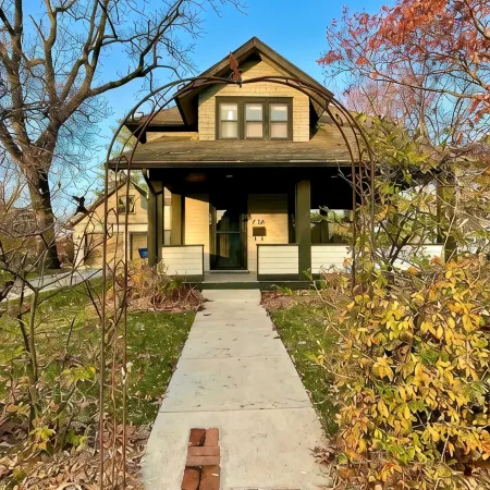 Downtown Renovated Beauty