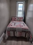 2 BEDROOM 3RD FLOOR RENOVATED W/KITCHEN - 3 MINUTES TO SUBWAY - 방갈로