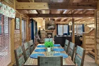 Smoky Cabin Private Indoor Hot Pool, Hot Tub, Theater, Rafting & Tubing 15 Min!! - Pools