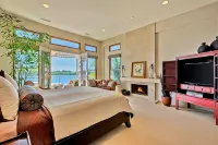 Villa Bahia Your Waterfront Private Beach Retreat in Beautiful Carlsbad - 5-Star