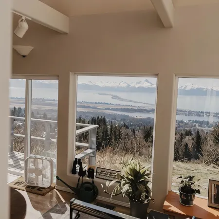 Spacious  MILLION DOLLAR VIEW home w/ fitness room, hot tub in charming Homer