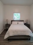 The Blue House near Frank Holten State Park / Golf /Lighthouse Restaurant - Homestays