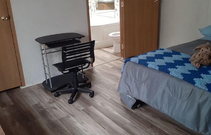埃爾克縣中心莎倫溪溫馨的3臥2衛山林小屋