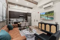 SLEEP 4 - Old City Philly - NEW Townhouse - homestay
