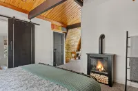 Mellow Mountain A-frame Hideaway with Hot Tub - Hytter