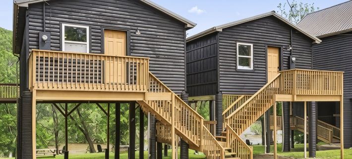 See the Sunrise, Riverfront Cabin #4 on James River, #4 of 5 Cabins Hoteles en Condado de Stone