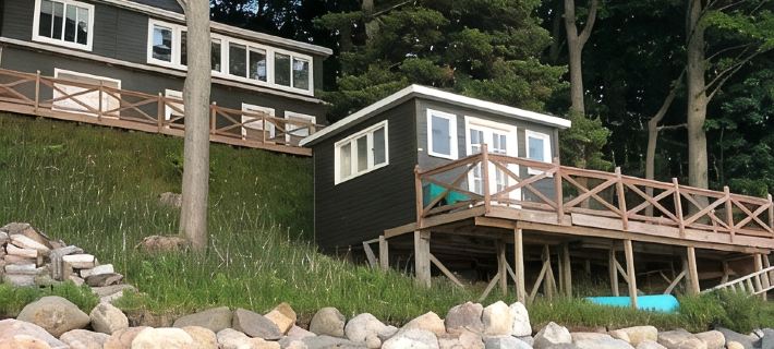 Saugatuck Family Beach Cottage and Cabana Hotels in Douglas