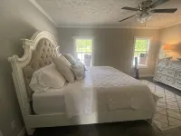 LakeHouse w/ Great Views-Newly Renovated-private boat house/dock & fire pit - 4 estrellas
