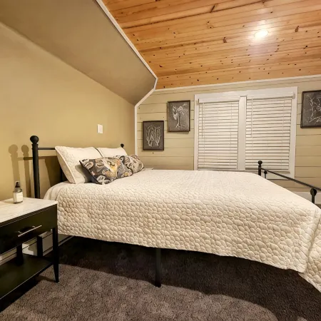 Charming Cottage! - 3 Bedrooms, 4 Beds, 2 Full Baths, 6 Adults