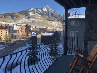 4 BR Mountain Side Condo with Heated Pool and Hot Tub! Sleeps 9 - 무료 와이파이