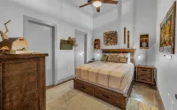 Waco Memory Lane, Downtown Luxury Loft- Steps to Silos/Baylor/McLane - Homestays