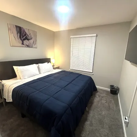 PROMO 10% WEEKLY 15% MONTHLYOFFCozy Family Retreat: King Beds, Garage, Fast WiFi