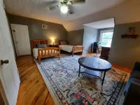 120 year old home located in the heart of Mayberry and the Yadkin Wine Valley - Wifi