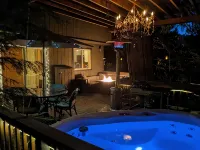 Exquisite 3-bedroom mountain home, steps to Lake Arrowhead Village and lakefront - Hot Tub