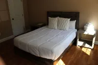 Cozy Home Near Downtown, Shops, and Restaurants. - Wifi