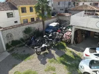 Rose Garden Hotel - parking