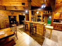 Private indoor pool Spacious Upgraded Lake Cabin. Perfect for Family Gatherings - Wifi
