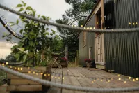 Romantic Luxury Shepherd’s Hut (Wagon) Near London & Windsor - Romantic