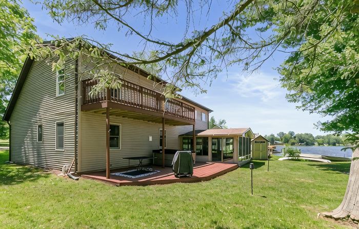 Lake Front, Hot Tub, Game Room, Kayak/Sups, Firepit, Pet Friendly