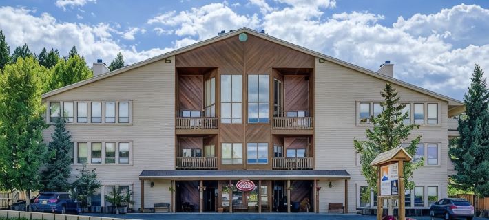 The Slopeside Haven Condo • Step Free Access • Next to Lifts Hotels in Colfax County
