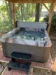 Delightful Log House on the Little Red River with Hot Tub! - balcón