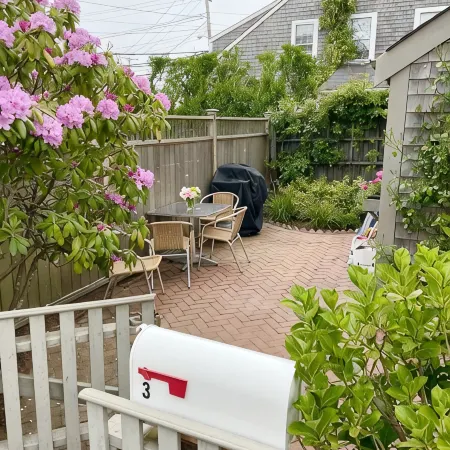 Newly renovated house in Brandt Point, right near town and Children's Beach
