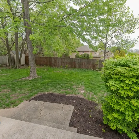 Great Space! 2 Blocks from Downtown Lee's Summit!