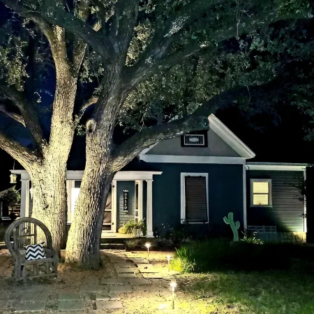 Remodeled Modern Farmhouse on acreage near ALL area attractions!!!