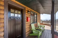 Freshly Remodeled Cabin w/ stunning Lake Views - Wi-Fi
