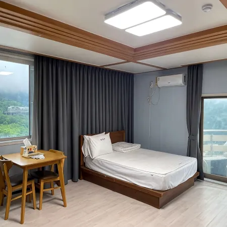 Ulsan Yeongnam Alps Sandia Oncheon