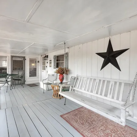 Cozy Country Cottage Just Minutes to Lake Chatuge and 15 Miles from Helen