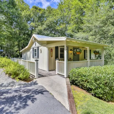 1937 Cabin Near Lake Glenville - 50 Acre Estate - Private Hike & Views!