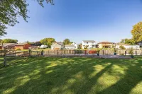 Charming 3-bedroom house on the Canal! Fireplace! Firepit! Pets Welcome! -  Privatzimmer