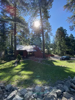 Mountain Cabin walking distance to Park and Brewery. Level off street parking. - Chalets