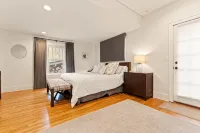 Heated pool and steps from downtown Saugatuck! Family-friendly retreat - 4-Star