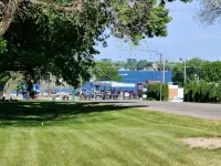 1 Block from East Lake! - Wifi