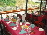 The Gateway Restaurant & Lodge - Lodges