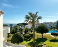 Spacious Apartment w/ Garden Views & Pool Access - 4-نجوم