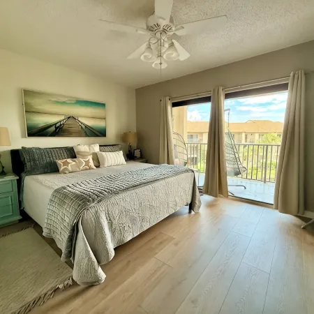 The Flirty Flamingo 3Br/2ba Top Floor Condo in St. Augustine Beach