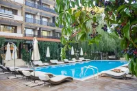 The Green Paradise Apartments - Pools