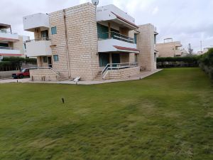 Spacious 5-Bed House in Alamein with Large Garden