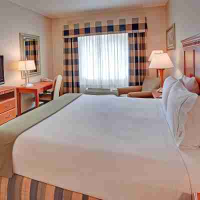 Holiday Inn Express & Suites Ontario Airport-Mills Mall Rooms