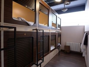 Capsule Hotel InterQUBE Tretyakovskaya