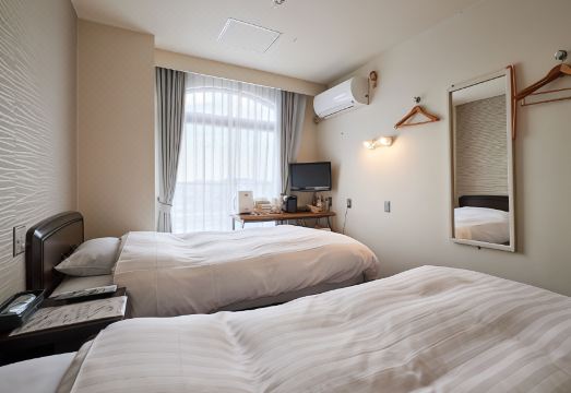 Business Hotel Koyo 주차장