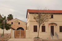 Al Yakhour Hostel Hotels in 