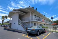 Motel 6 Westminster, CA - South - Long Beach Area Hotel dekat Venus Spa