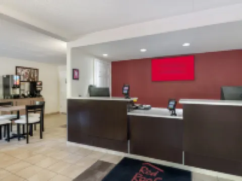 レッドルーフインドッズウェル - キングスドミニオン ドスウェルのホテル